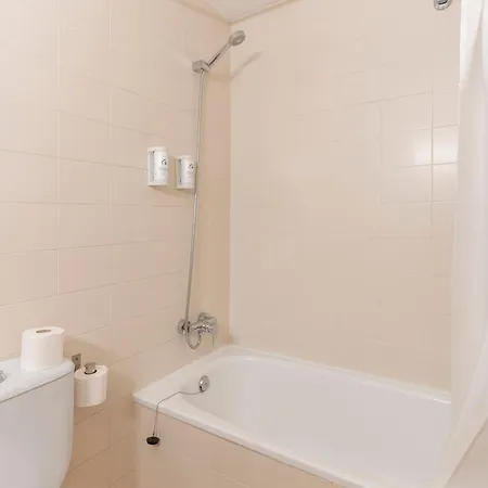 Bay Hotel 2*